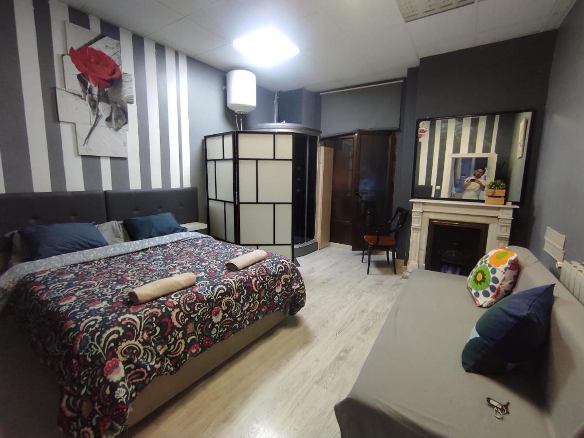 Parsa Homstay Madrid Exterior foto