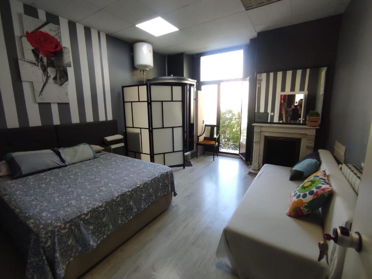 Parsa Homstay Madrid Exterior foto