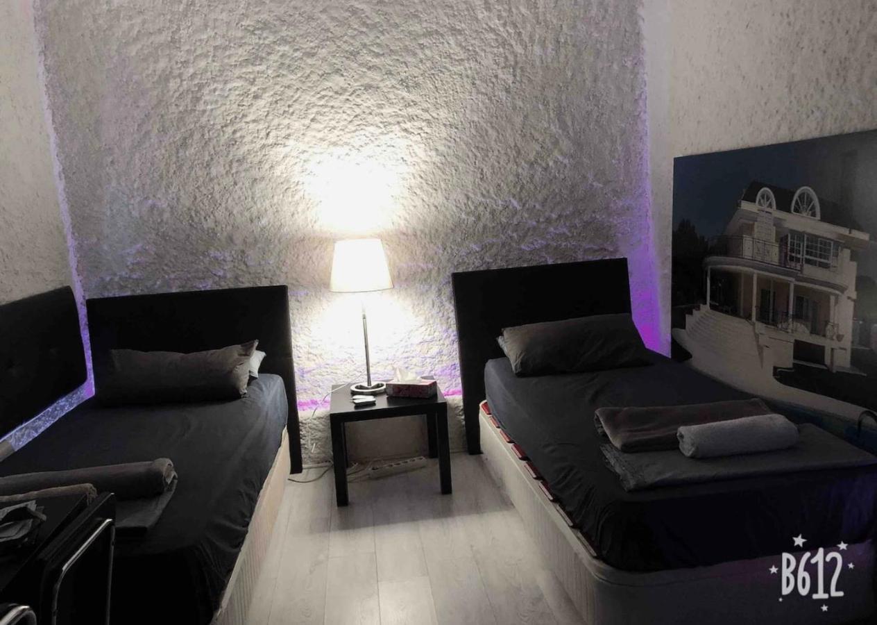 Parsa Homstay Madrid Exterior foto